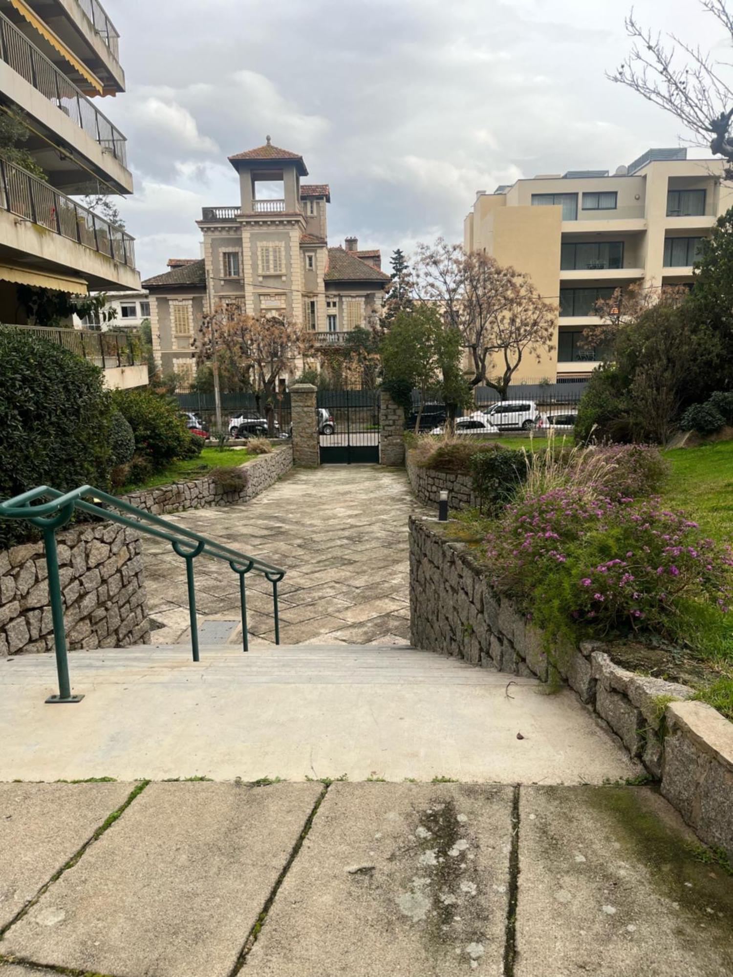 Appartement Douillet En Ville アジャクシオ エクステリア 写真